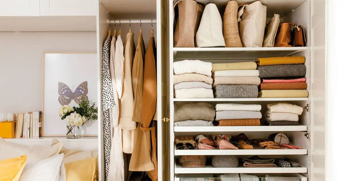 Cómo organizar la ropa y aprovechar el espacio en el armario con