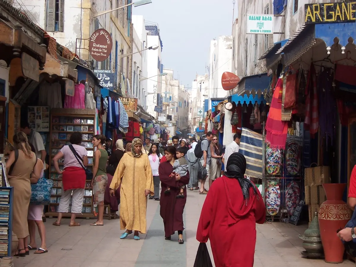 camisa marroqui mujer - Cómo se llama la túnica que usan los marroquíes