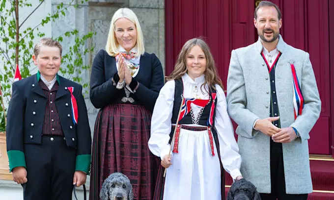 noruega vestimenta tradicional - Cómo se llama la vestimenta tipica de Finlandia