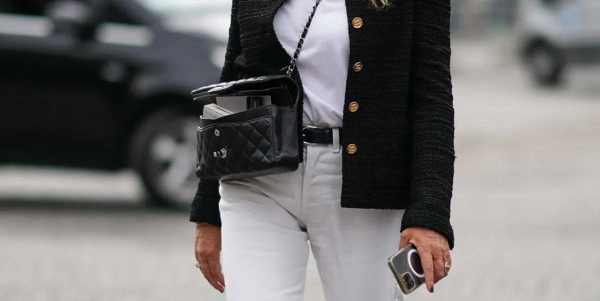pantalon blanco y blusa negra mujer - Cómo se puede combinar un pantalón blanco