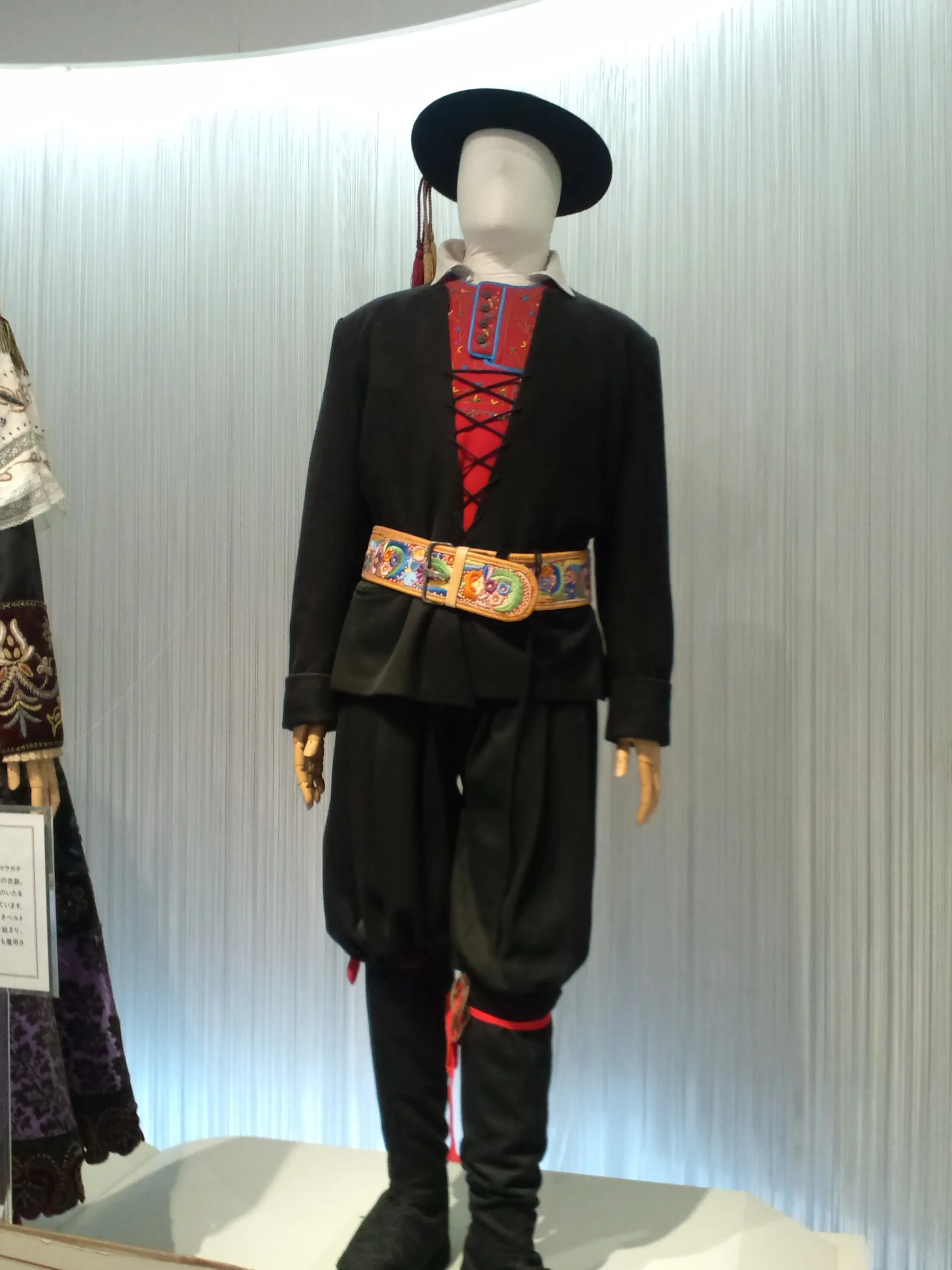 ropa tradicional españa - Cómo se vestían los españoles en la época colonial