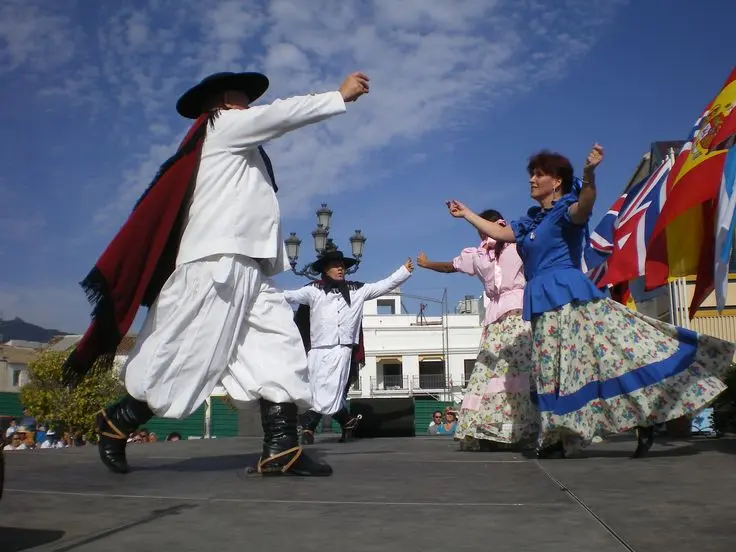 vestimenta de santiago del estero - Cuál es el origen de la danza del Santiago