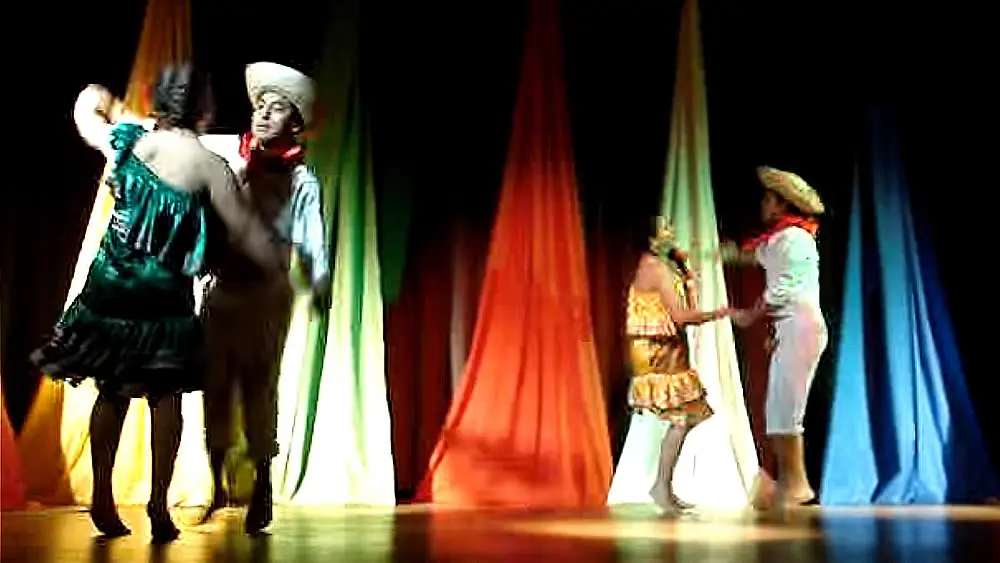 vestimenta de la danza carnavalito - Cuál es el origen del carnavalito en Argentina