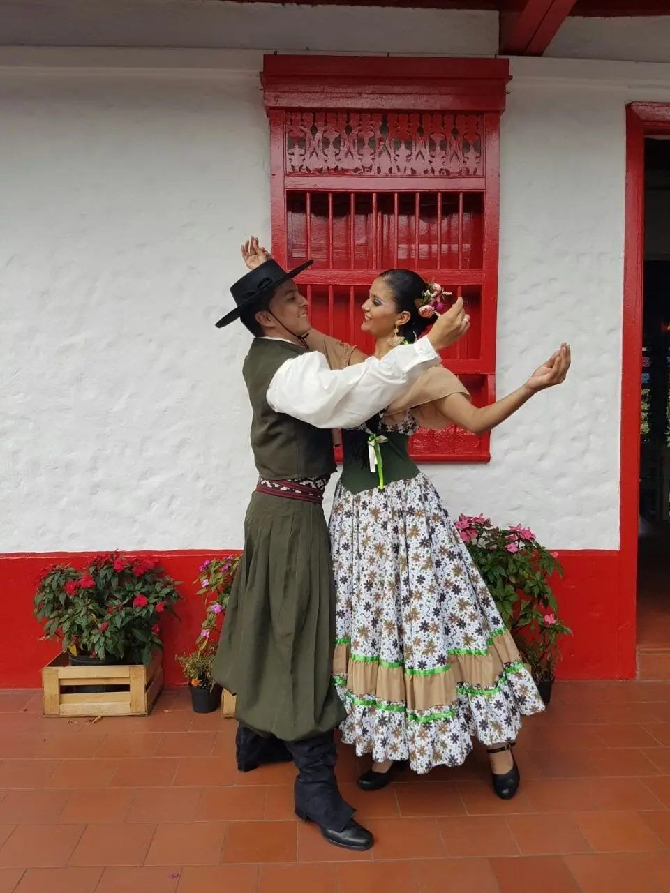 ropa para bailar folklore argentino - Cuáles son los instrumentos del folklore argentino