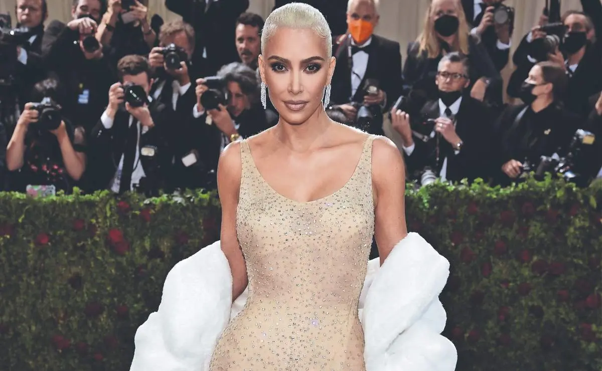 kim kardashian vestido - Cuánto bajo Kim para el vestido
