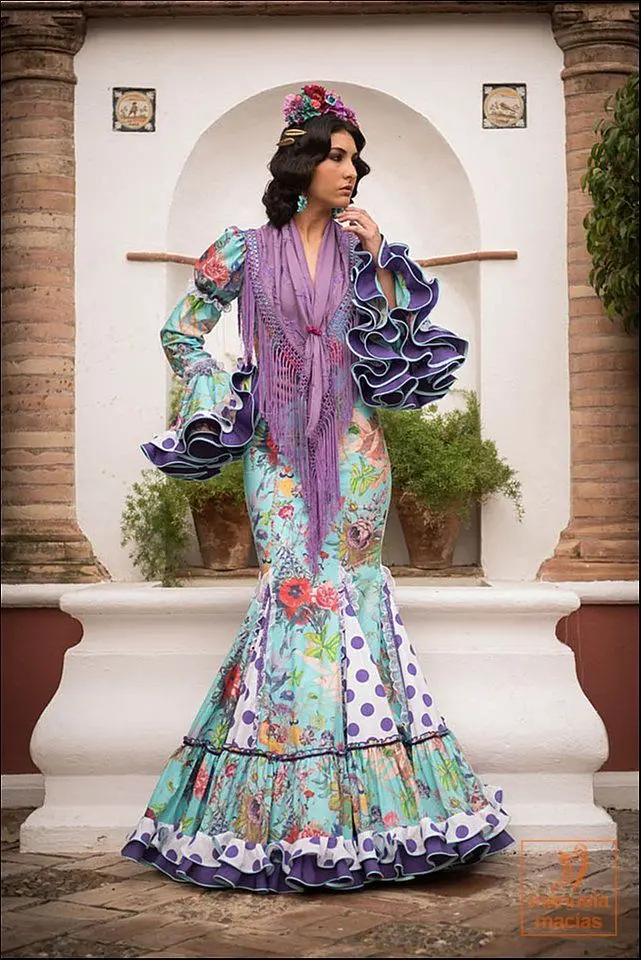 mujeres vestidas de flamenca - Dónde nace el traje de flamenca