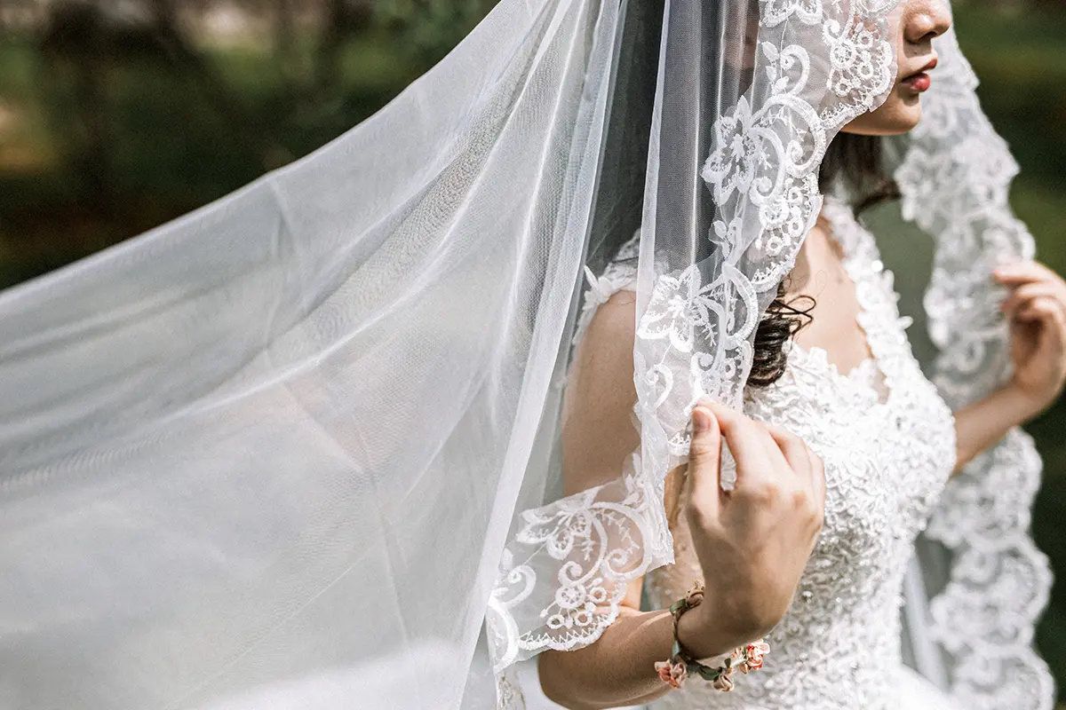 vestidos de novia con mantilla - Qué es mejor mantilla o velo