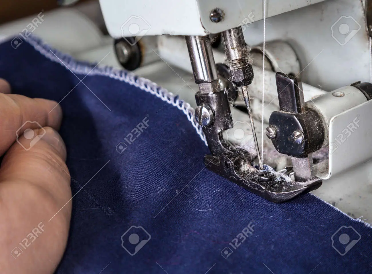 Qué es una máquina de coser overlock?