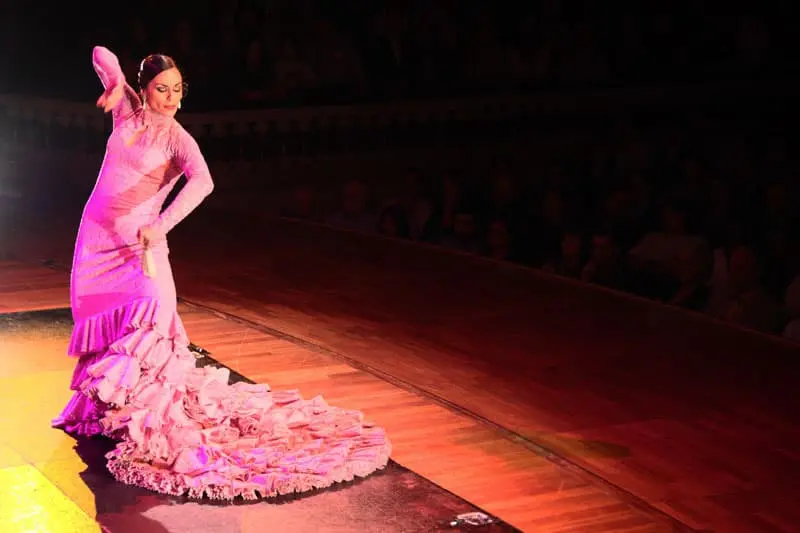 ropa flamenca - Que usa una bailarina de flamenco