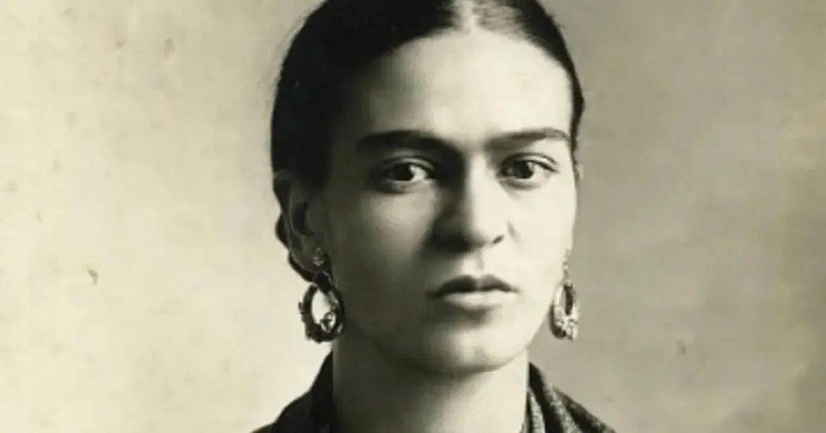 foto de frida vestida de hombre - Quién es Trotsky en la vida de Frida